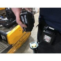 Stealth Mount Accuhouder Voor Makita 18V LXT, 6-pack Blauw -Sideal Standard Winkel 960 000 0005 sfeer 1